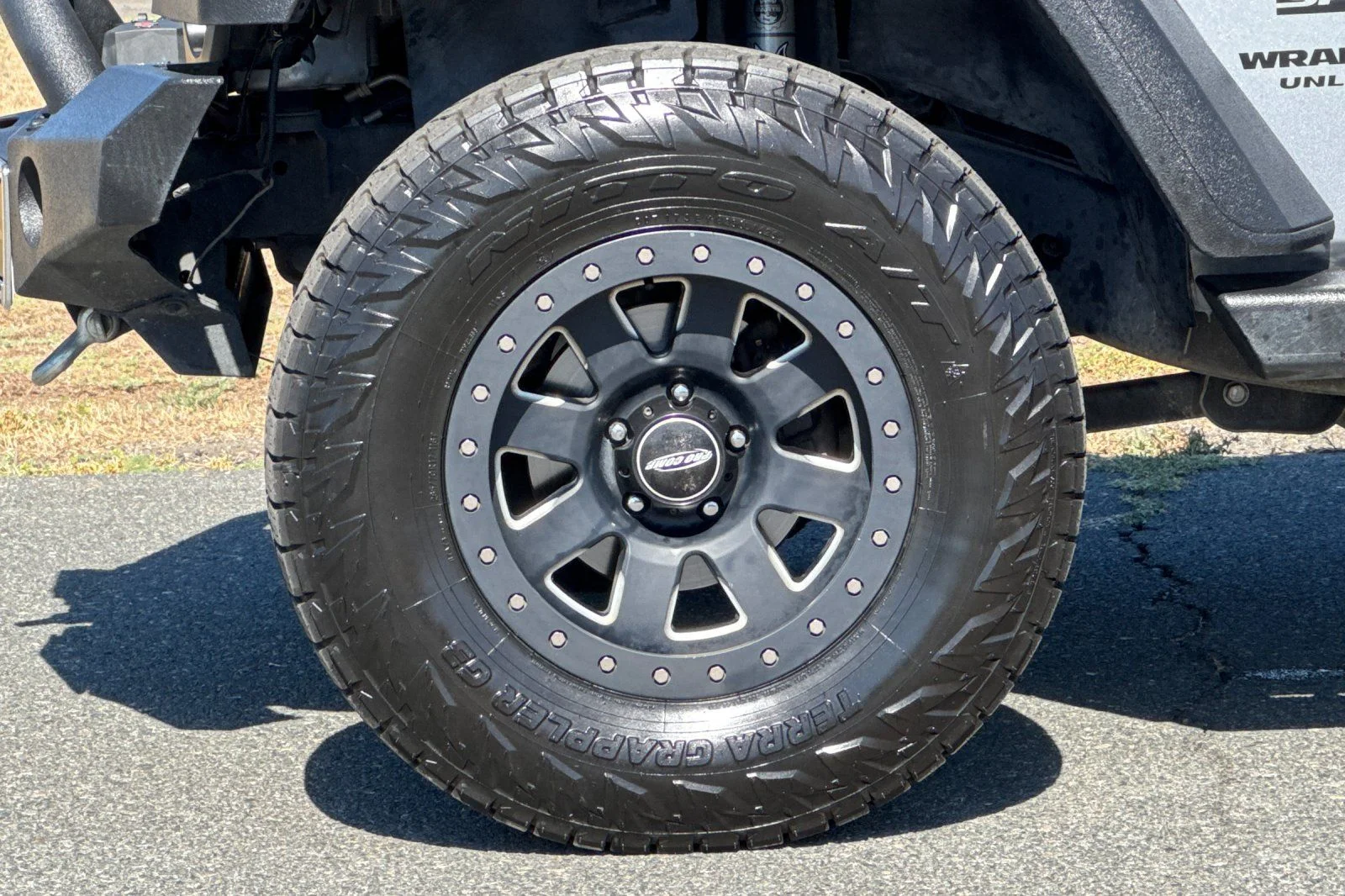 Used 2016 Billet Silver Metallic Clearcoat Jeep Unlimited Sport image 27