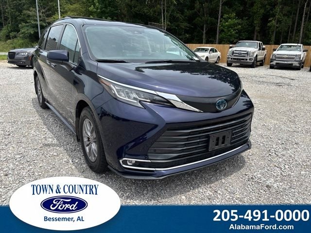 Used 2021  Toyota XLE image 1