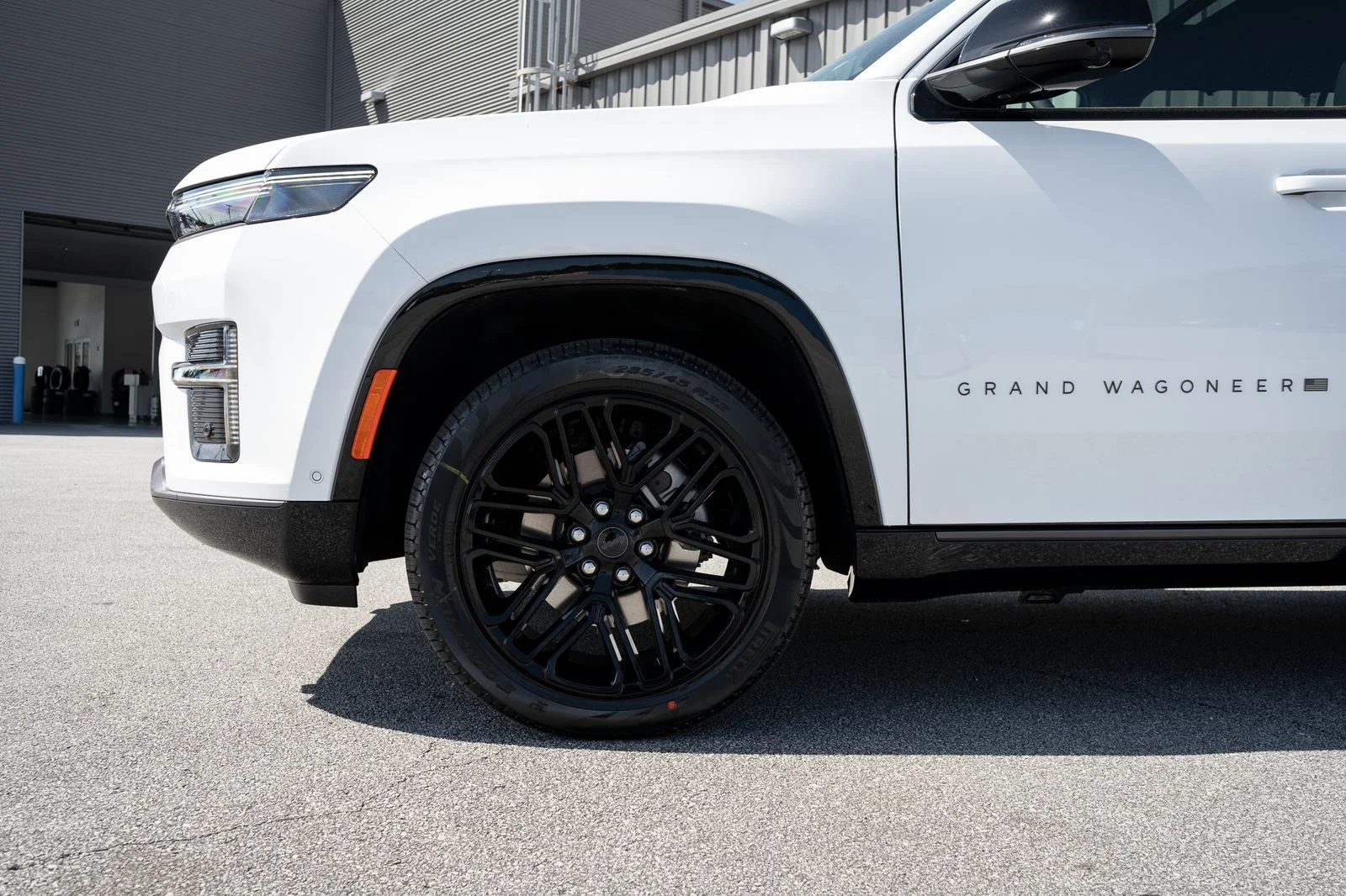 New 2026 Bright White Clear-Coat Exterior Paint Jeep Limited Reserve image 12