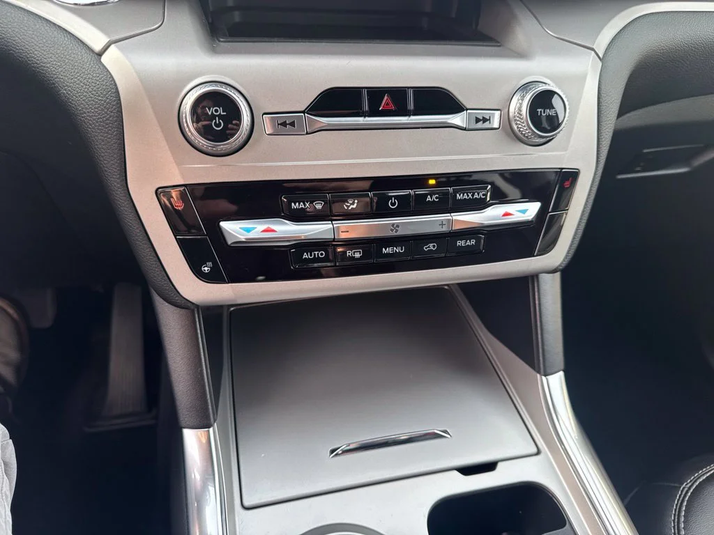 Used 2022 White Metallic Ford XLT image 22