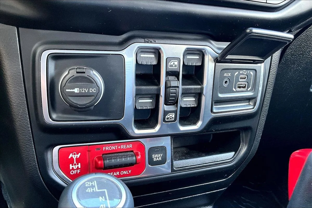 Used 2020  Jeep Rubicon 4x4 image 16