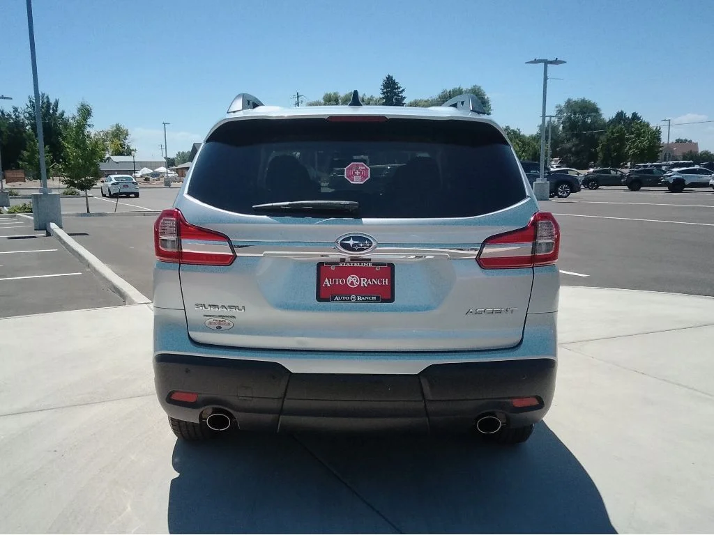 Used 2022 Ice Silver Metallic Subaru Premium image 4