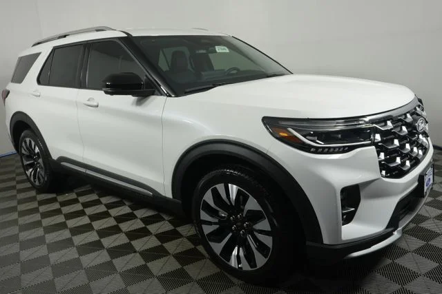 New 2027 Star White Metallic Tri-Coat Ford Platinum™ image 1