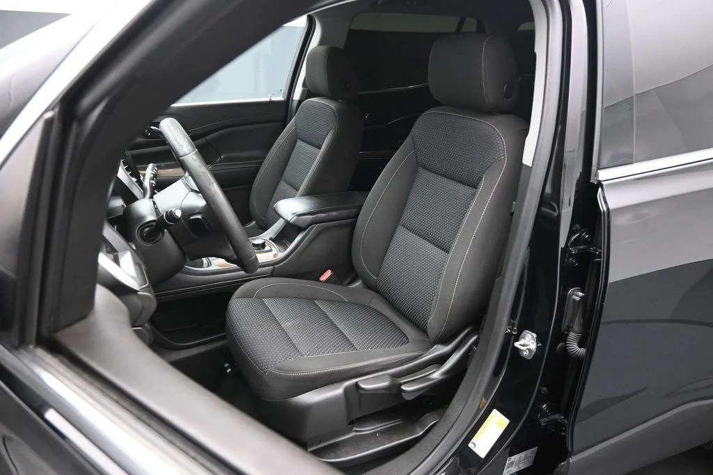 Used 2022 Black GMC SLE image 9