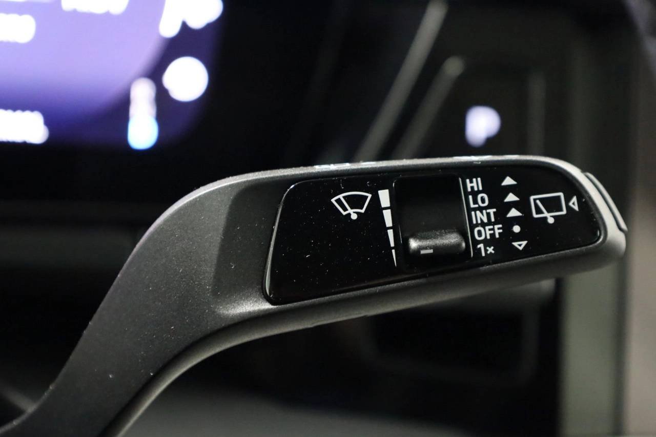 2025 Porsche Macan Turbo Electric - Photo 29
