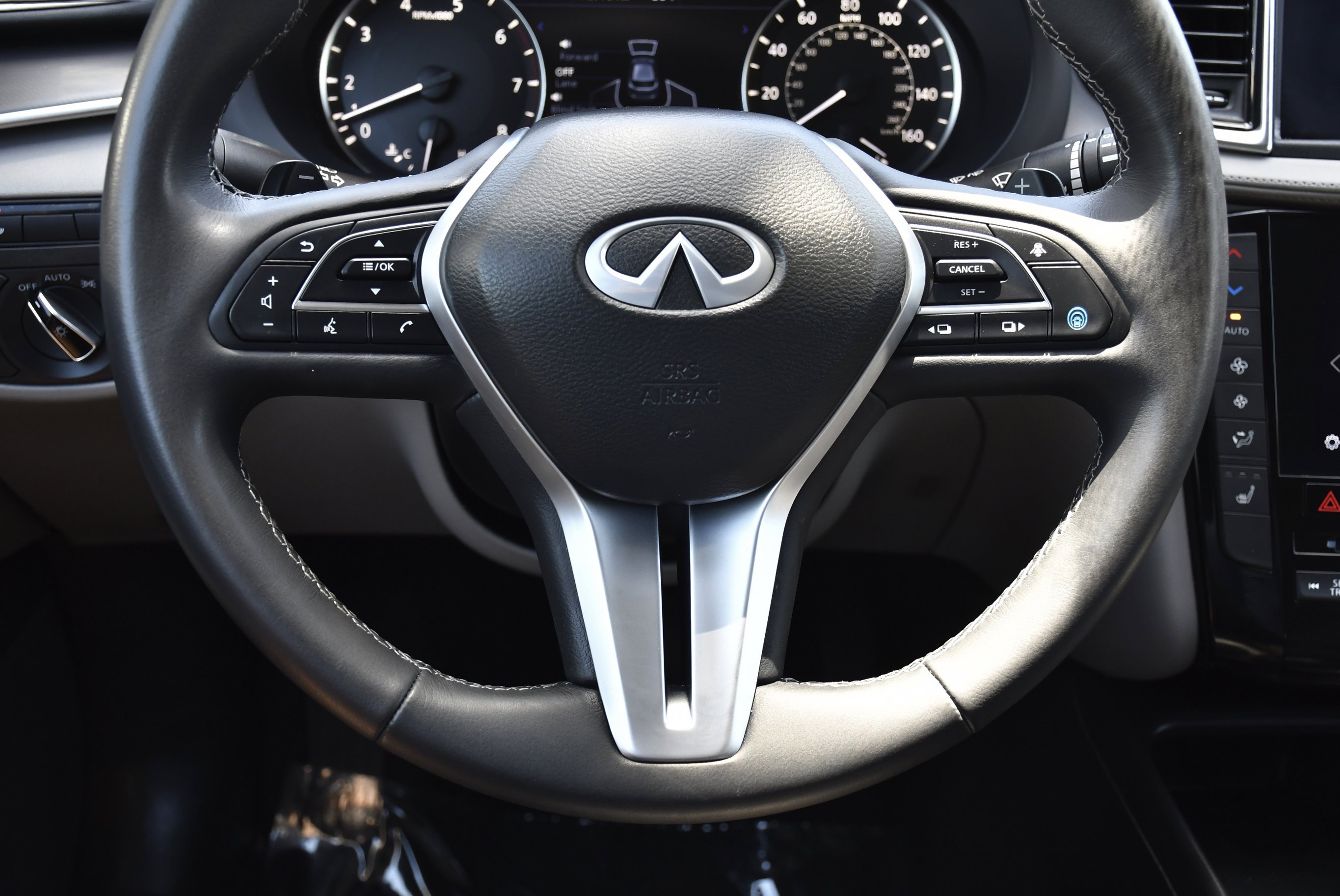 Used 2025 Slate Gray INFINITI LUXE image 7