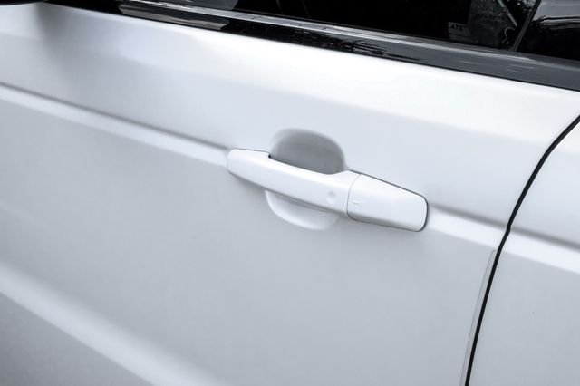 Used 2022 White Land Rover HSE Dynamic image 53