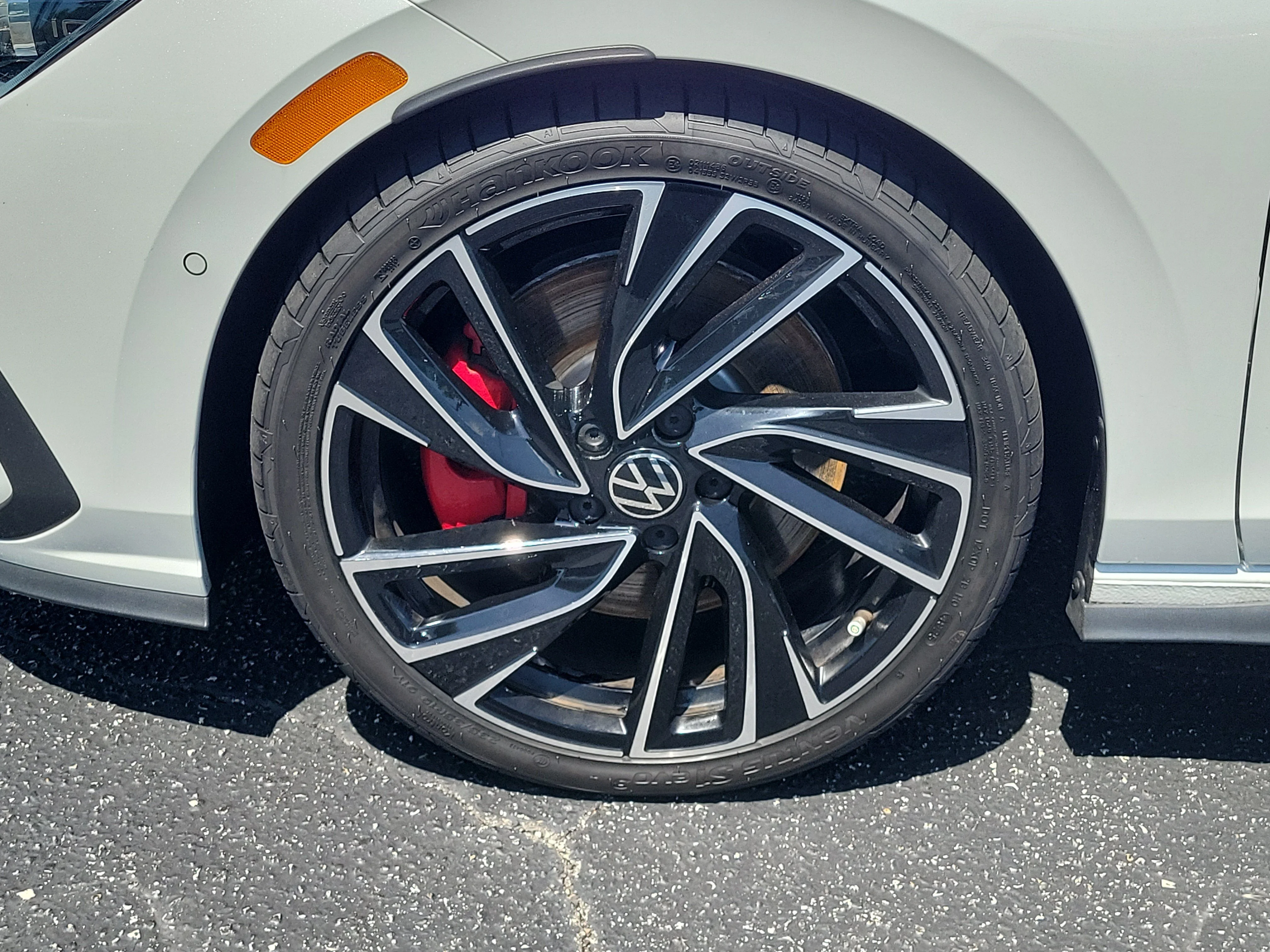 Used 2023 White Volkswagen Autobahn image 29