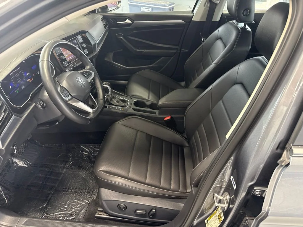 Used 2024 Gray Volkswagen 1.5T SE image 13