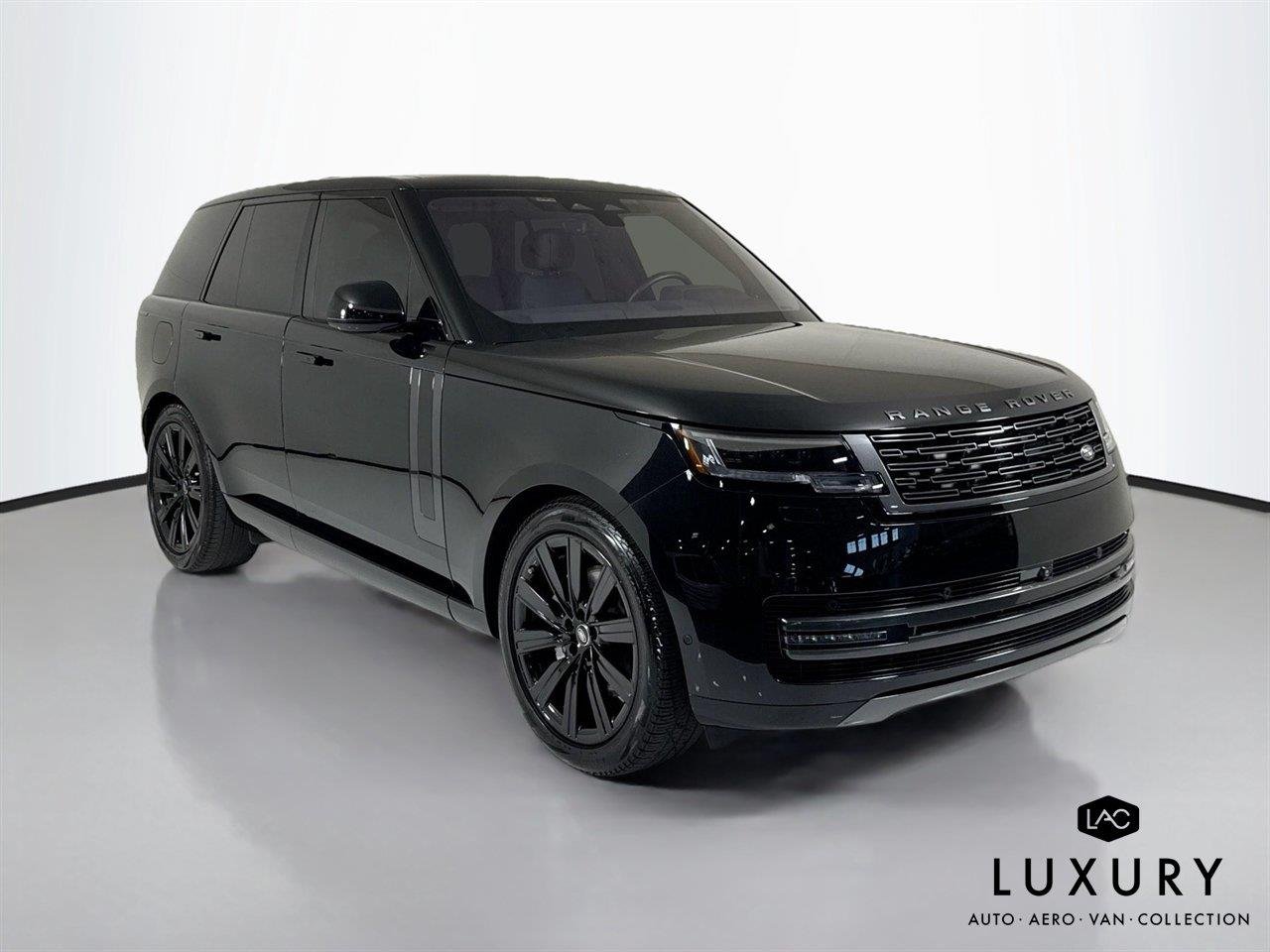 Used 2023 Santorini Black Metallic Land Rover SE image 5