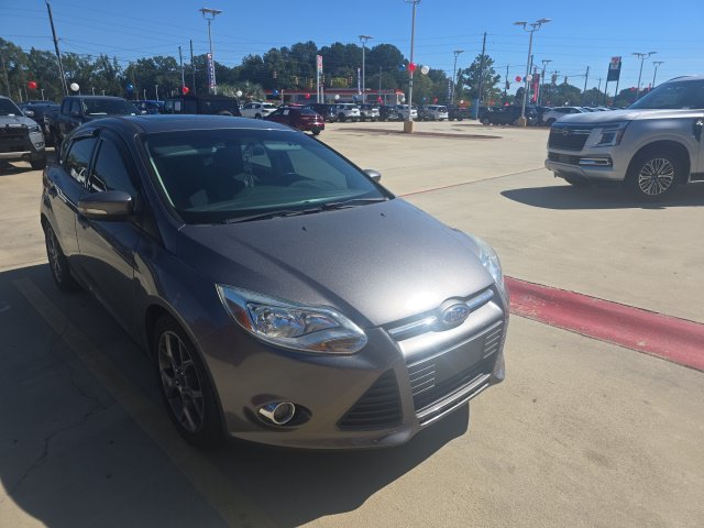 Used 2014 Gray Ford SE image 1