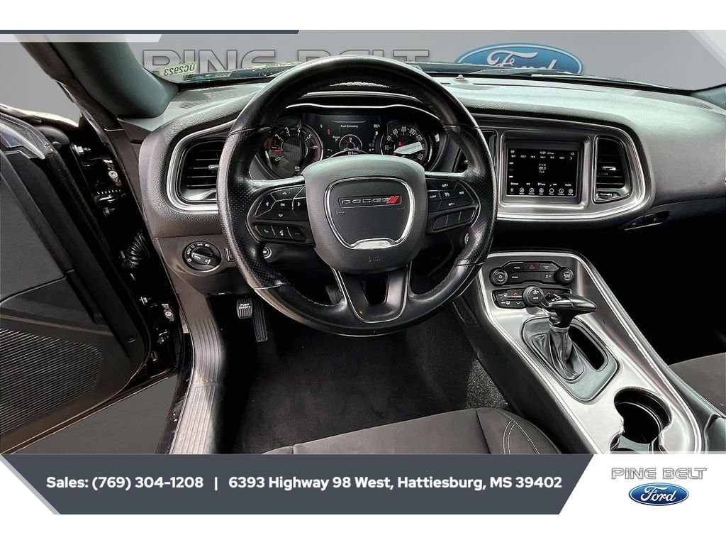 Used 2020 Pitch Black Clearcoat Dodge SXT image 5