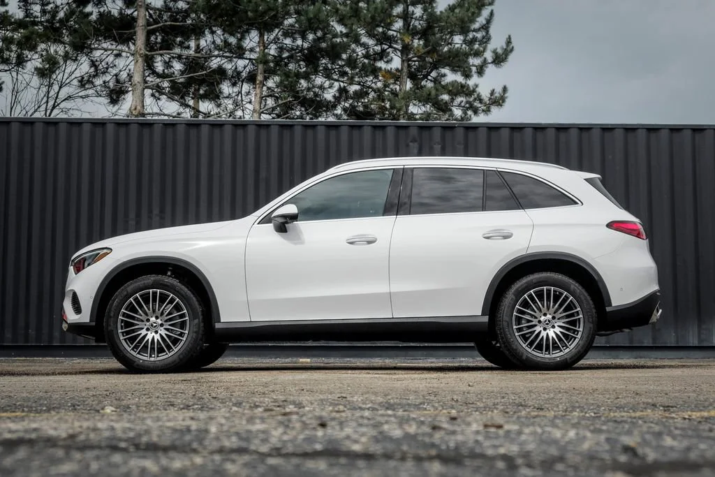 New 2026 Polar White Mercedes-Benz GLC 300 image 35