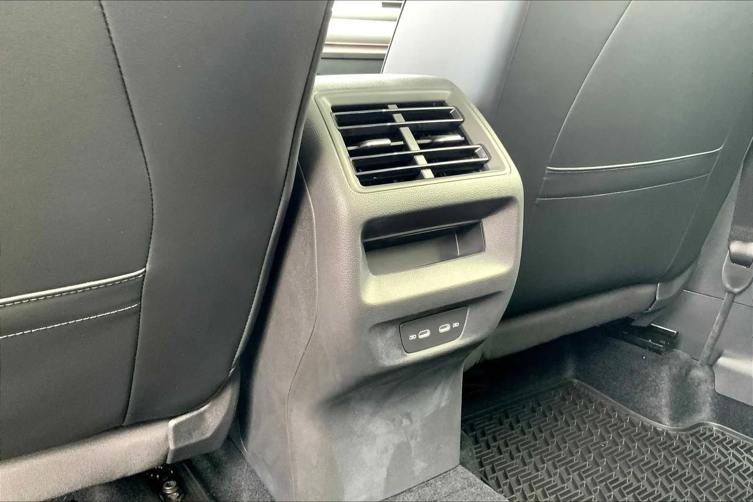 2025 Volkswagen Tiguan SE - Photo 20