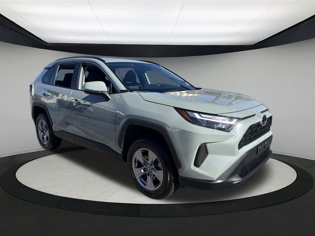 2023 Toyota RAV4 XLE photo 2