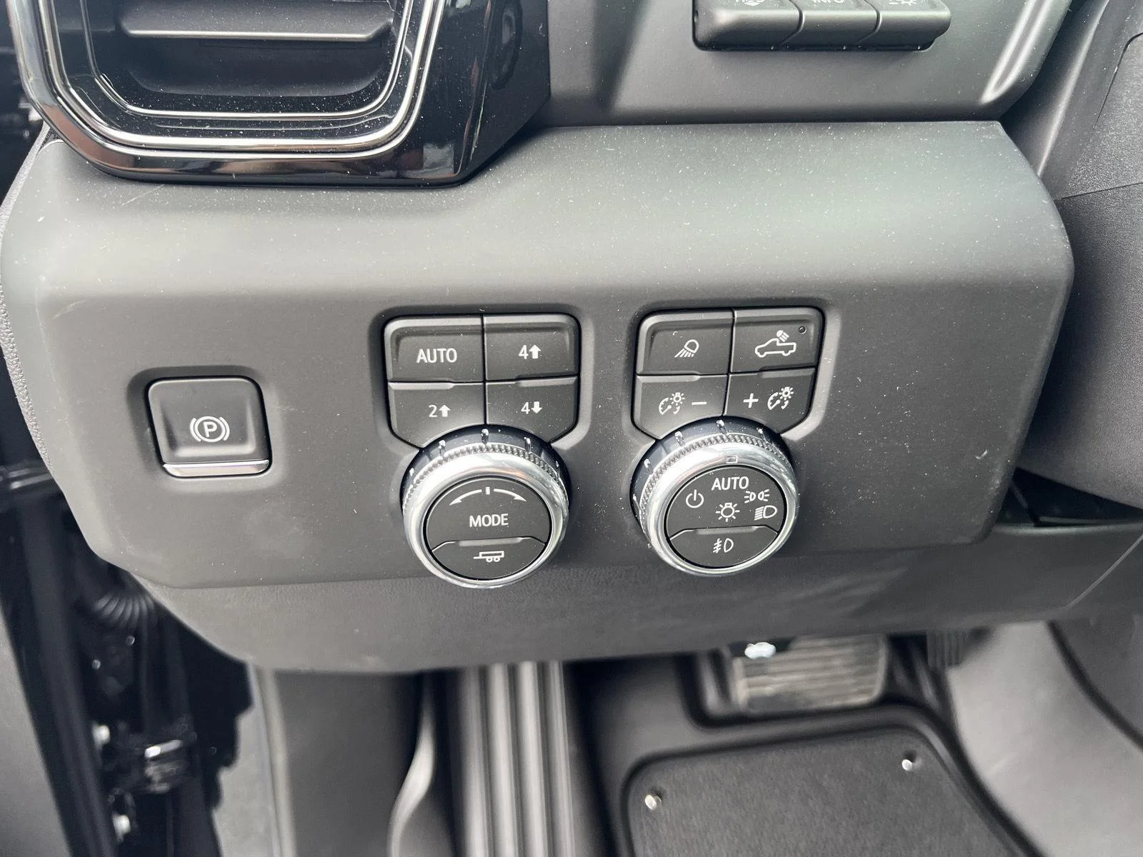 2026 GMC Sierra 1500 AT4X - Photo 18