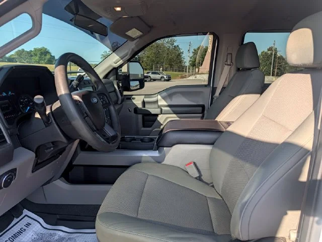Used 2017 White Ford Lariat image 9
