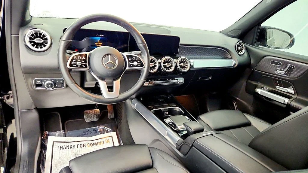 Used 2020 Night Black Mercedes-Benz GLB 250 4MATIC® SUV w/ Premium Pkg, Surround View & Panorama Roof image 13