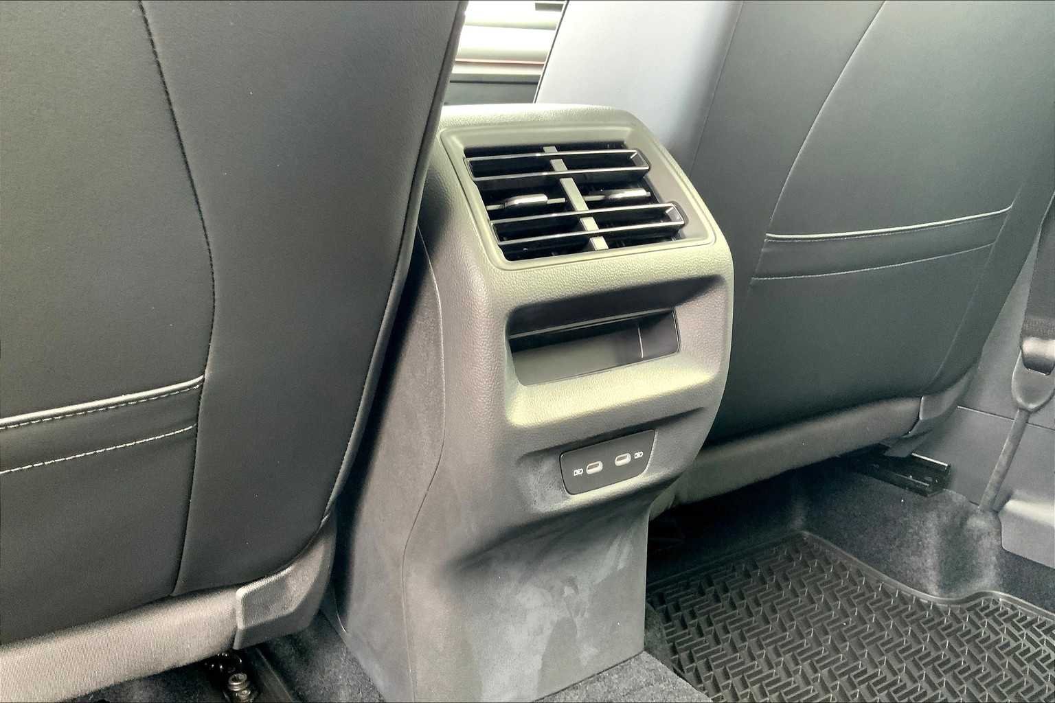 2025 Volkswagen Tiguan SE - Photo 20
