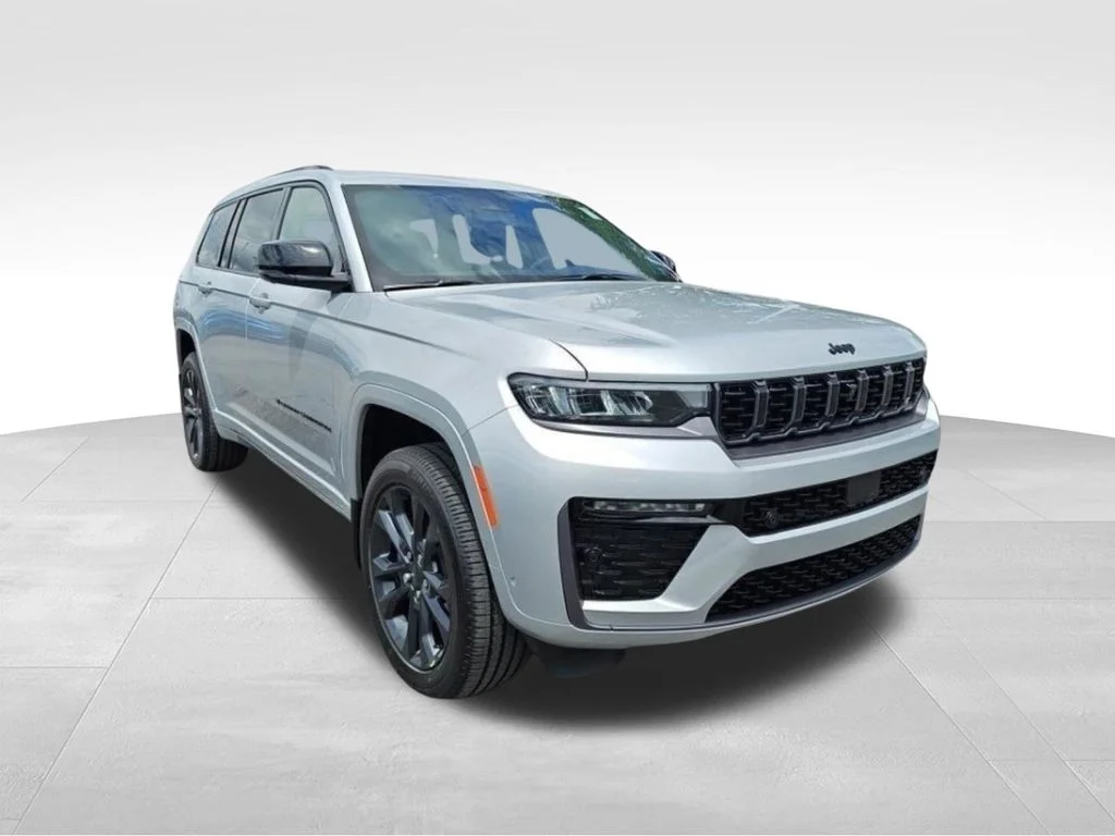 New 2026 Silver Zynith Exterior Paint Jeep Limited Reserve image 7