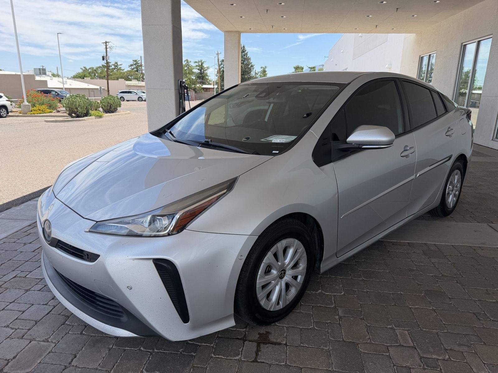Used 2022 Classic Silver Metallic Toyota LE image 1