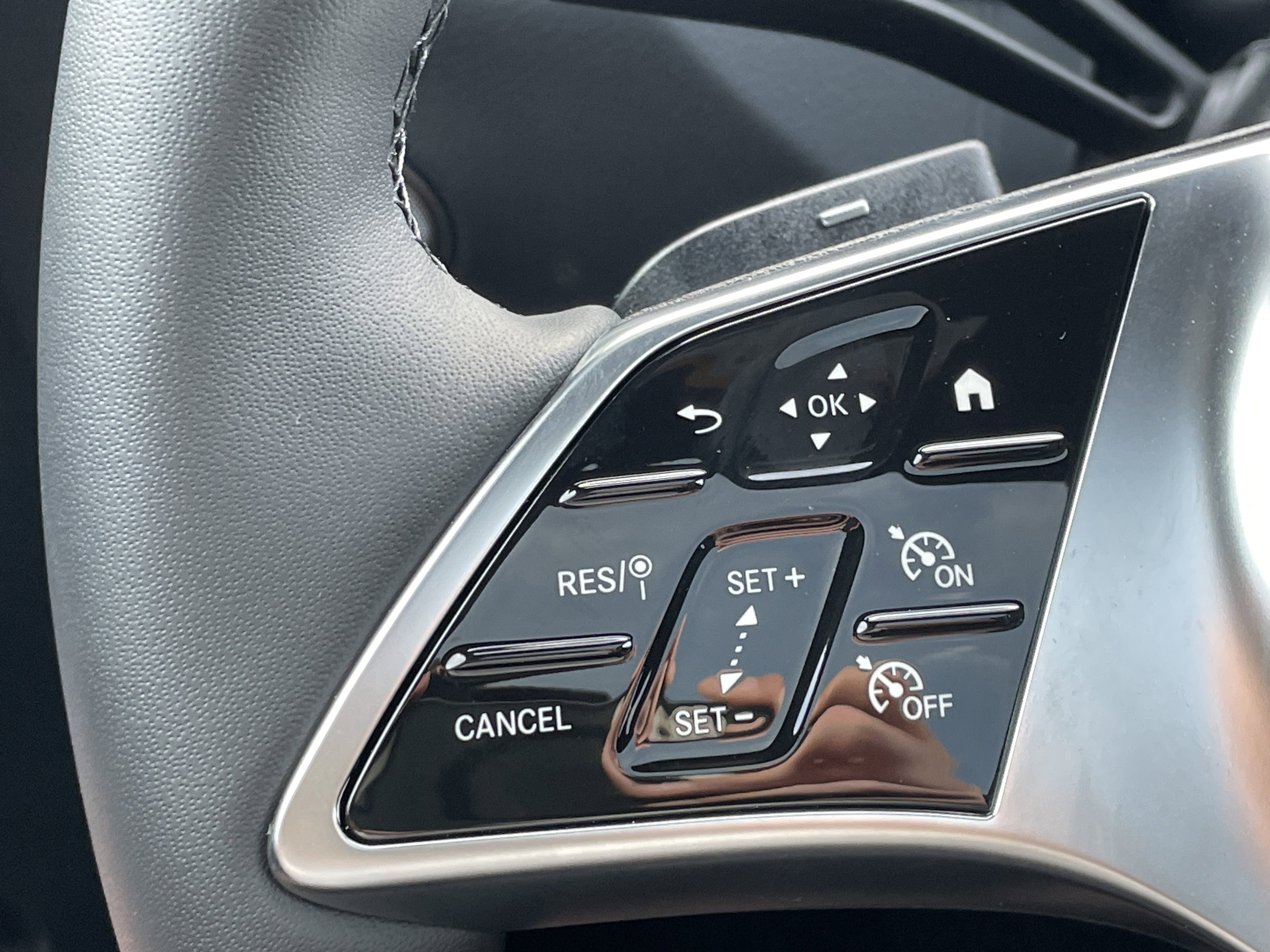 New 2026 Cirrus Silver Metallic Mercedes-Benz GLC 300 SUV image 26