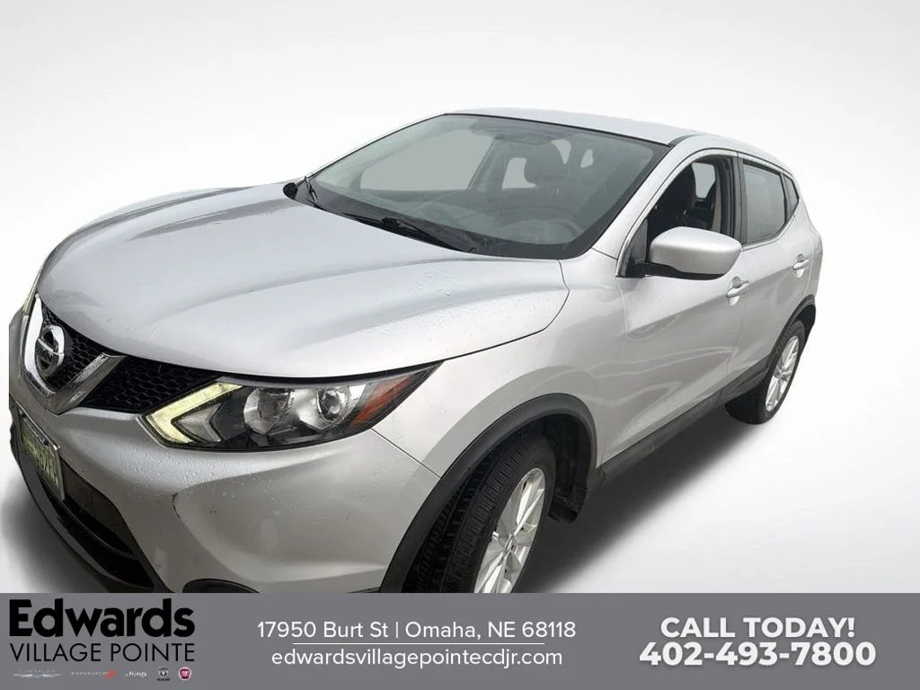 Used 2017 Silver Nissan S image 1