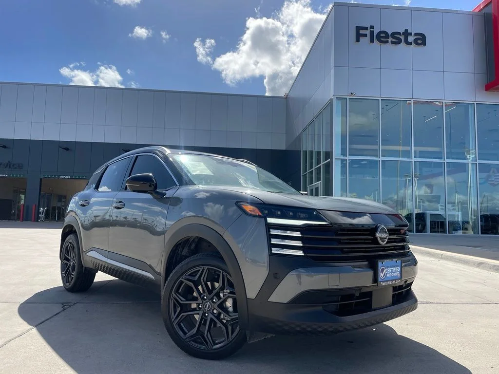 Used 2025 Gray Nissan SR image 1