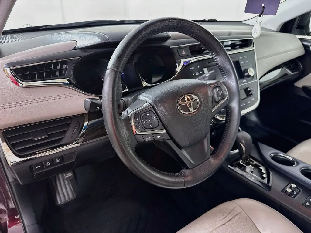 Used 2013 Red Toyota XLE Touring image 9