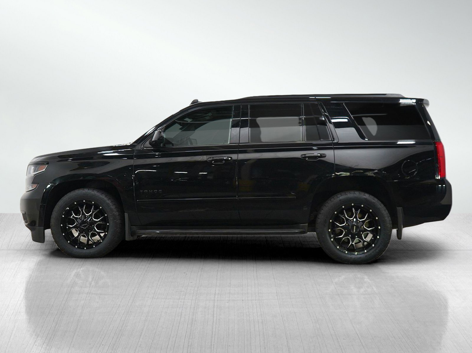 Used 2020 Chevrolet Tahoe Premier with VIN 1GNSKCKJ3LR183508 for sale in White Bear Lake, Minnesota