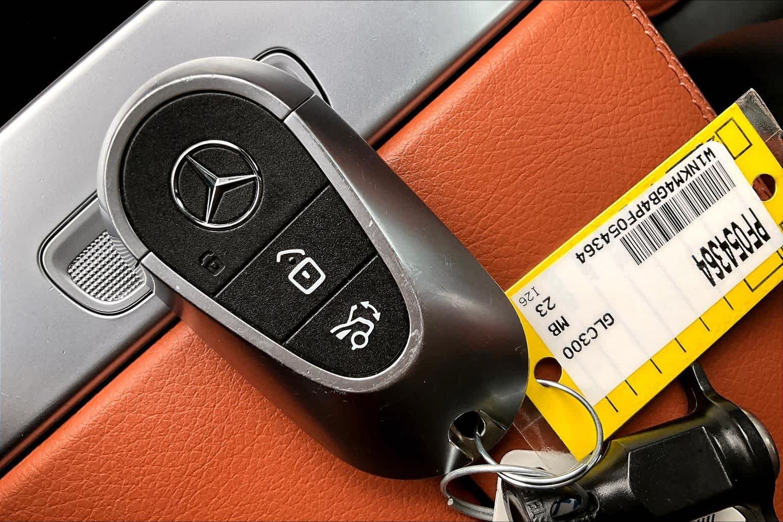 Used 2023 Obsidian Black Metallic Mercedes-Benz GLC 300 image 15