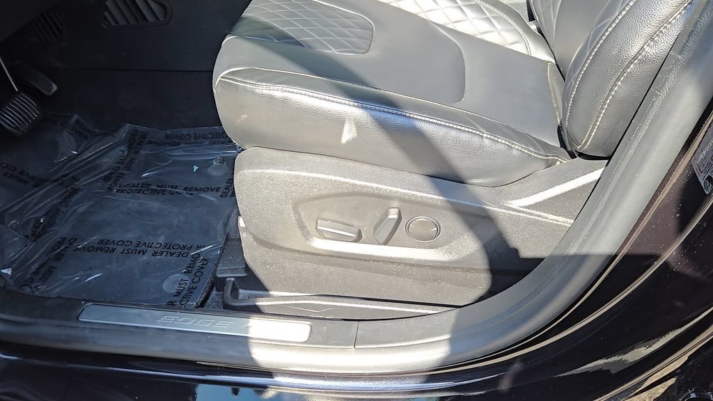 Used 2024 Black Metallic Ford Titanium image 9
