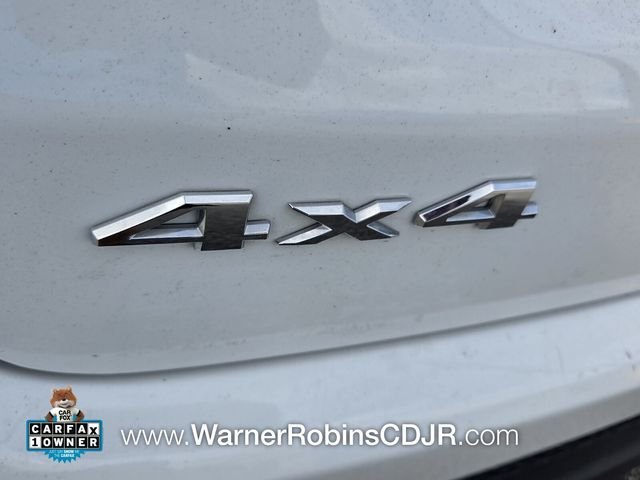 Used 2023 White Jeep Latitude image 12