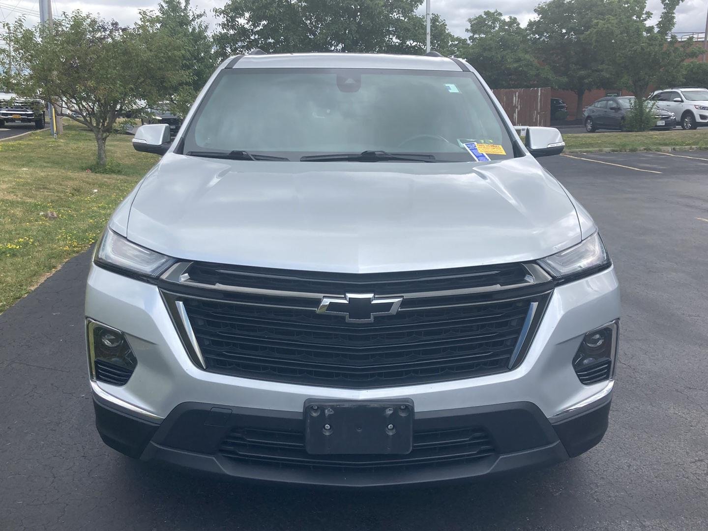 Used 2022 Silver Ice Metallic Chevrolet LT Cloth image 2
