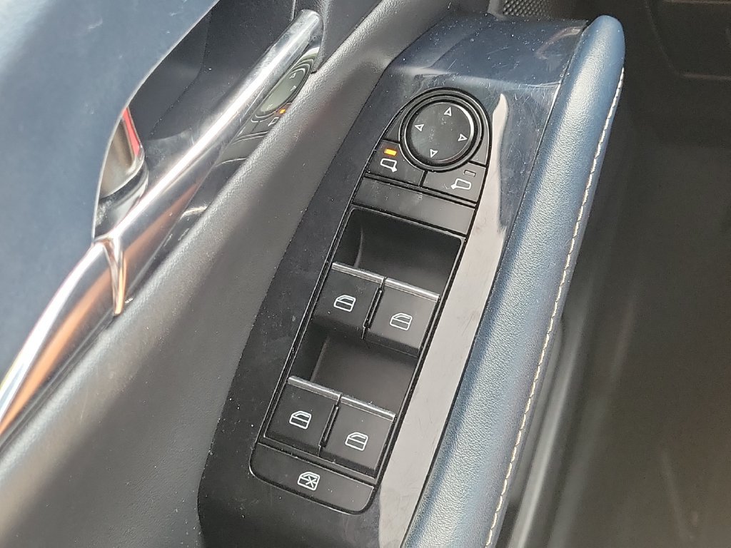 Used 2021 White Mazda Preferred image 19