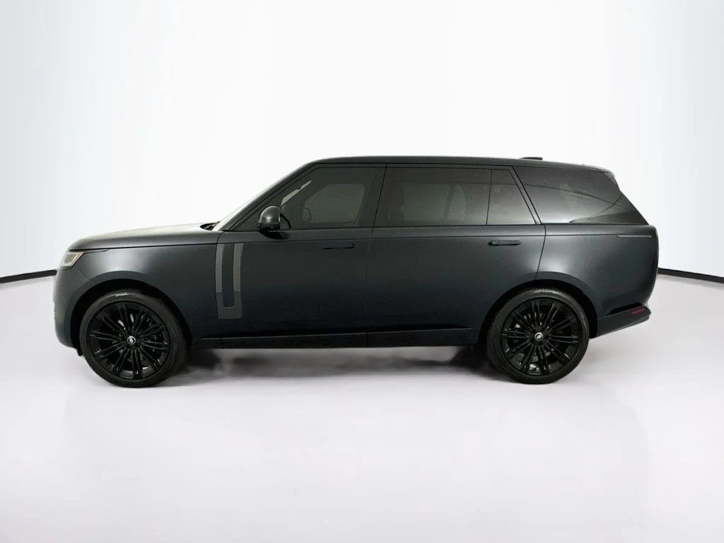 Used 2023 Black Land Rover SE image 8