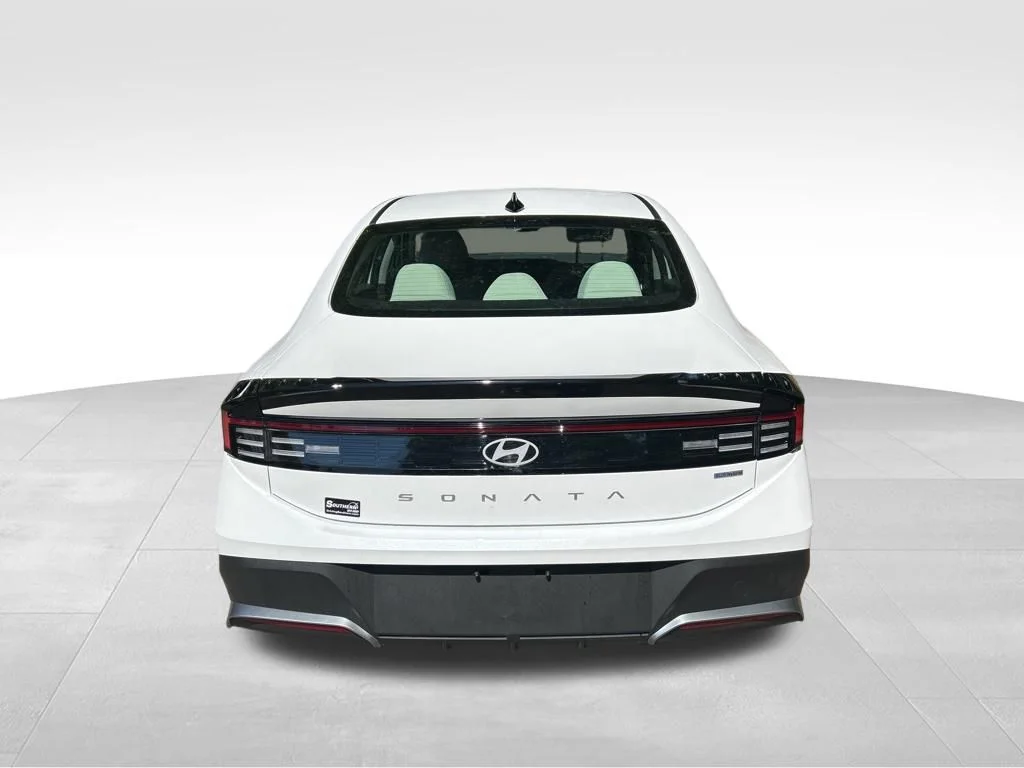 Used 2026 White Hyundai Blue image 4