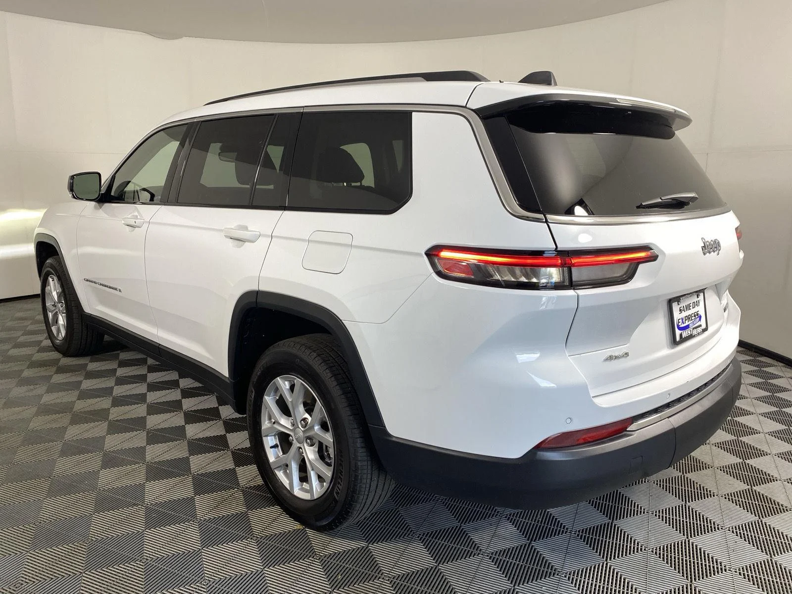 Used 2023 Bright White Clearcoat Jeep Limited image 14