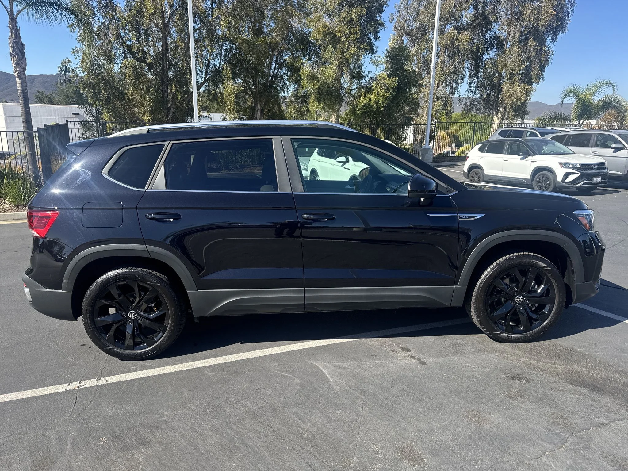 Used 2023 Deep Black Pearl Volkswagen SE image 9