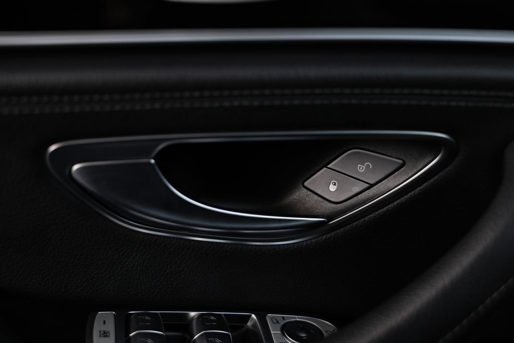 Used 2020 Brilliant Blue Metallic Mercedes-Benz Base image 20