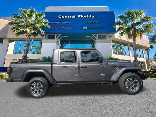 New 2026 Granite Crystal Metallic Clear-Coat Exterior Paint Jeep Sahara image 4
