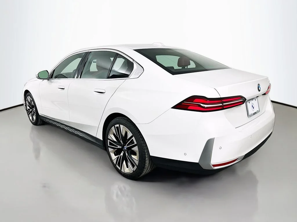 2025 BMW 5 Series 530i - Photo 7