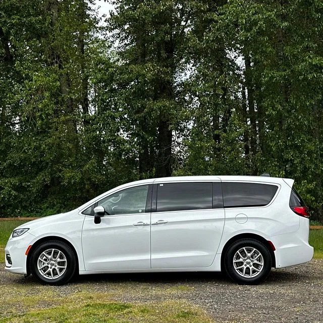 Used 2023 Bright White Clearcoat Chrysler Touring L image 6
