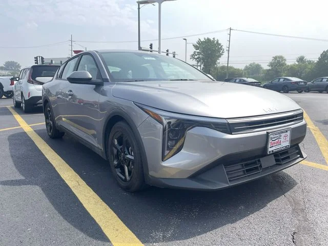 2025 Kia K4 LXS - Photo 10