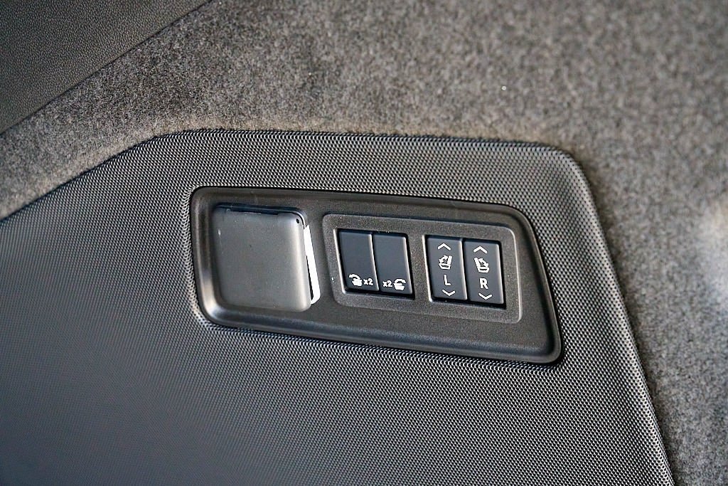 2027 Cadillac Escalade ESV Platinum Sport - Photo 18