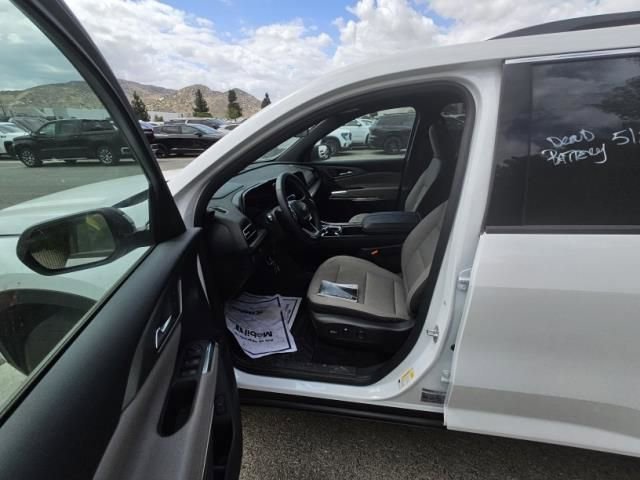 Used 2025 Summit White Chevrolet LT image 8