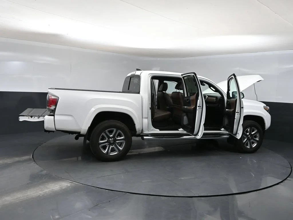 Used 2018 Super White Toyota Limited image 37