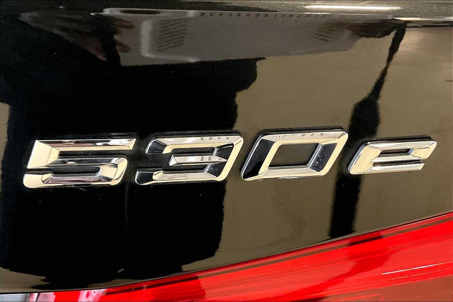 Used 2019 Black Sapphire Metallic BMW 530e iPerformance image 9
