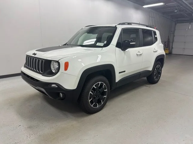 Used 2023 White Jeep Latitude image 1