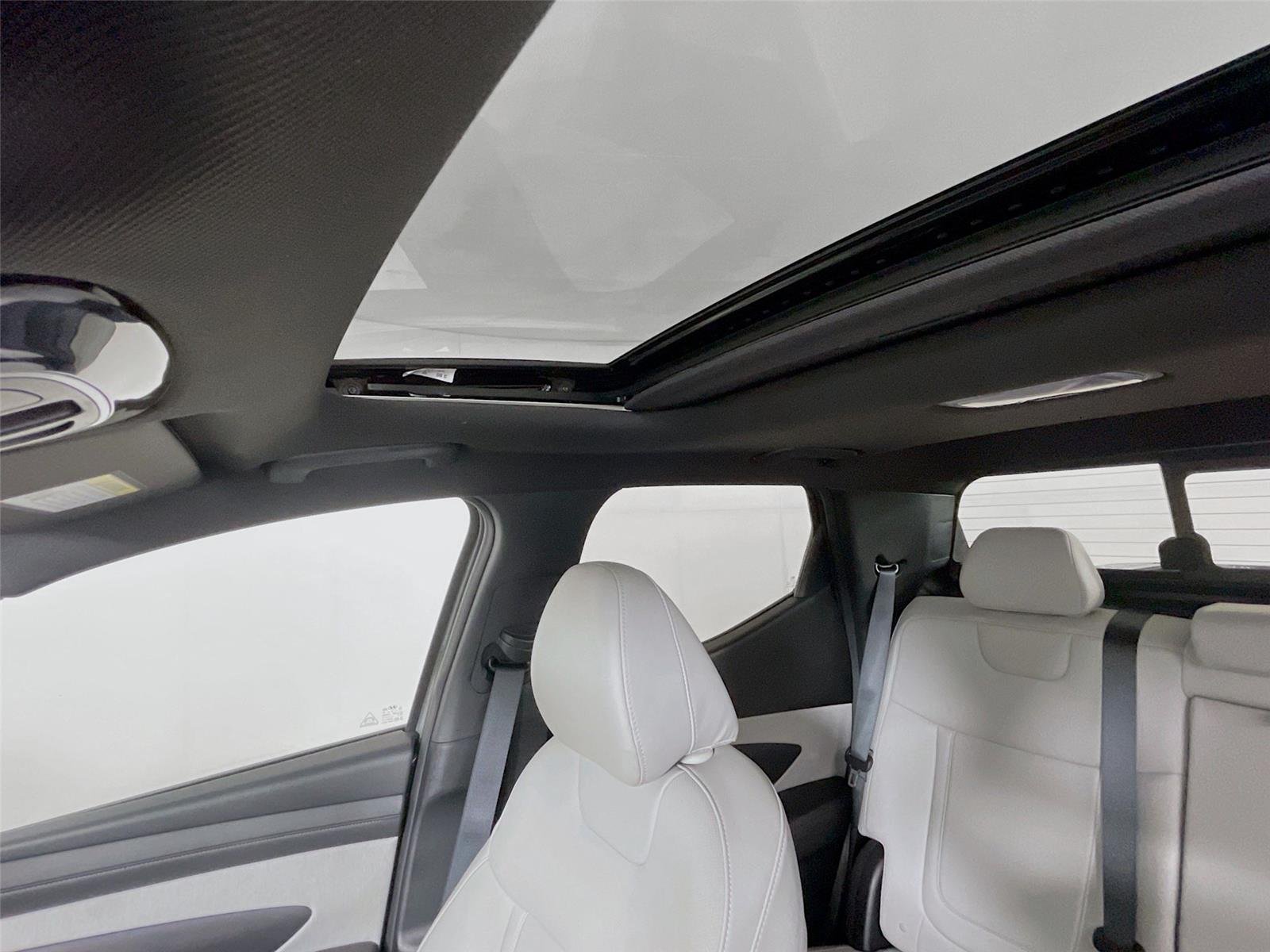 Used 2025 Hampton Gray Hyundai SEL Activity image 12